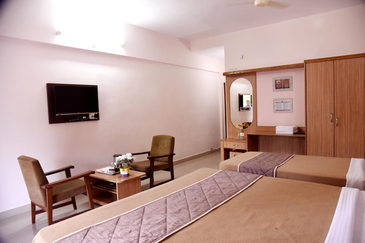 Slr Residency Hotell Subrahmanya Exteriör bild