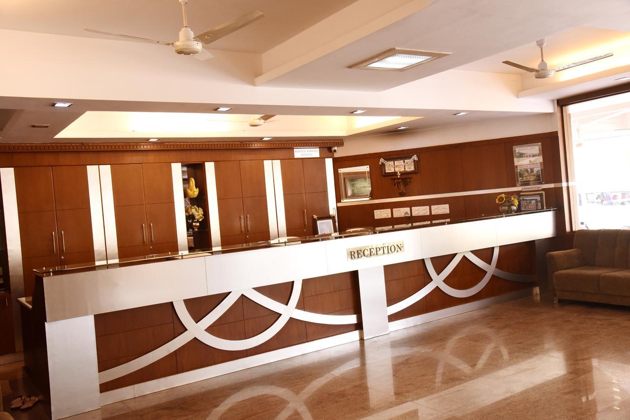 Slr Residency Hotell Subrahmanya Exteriör bild