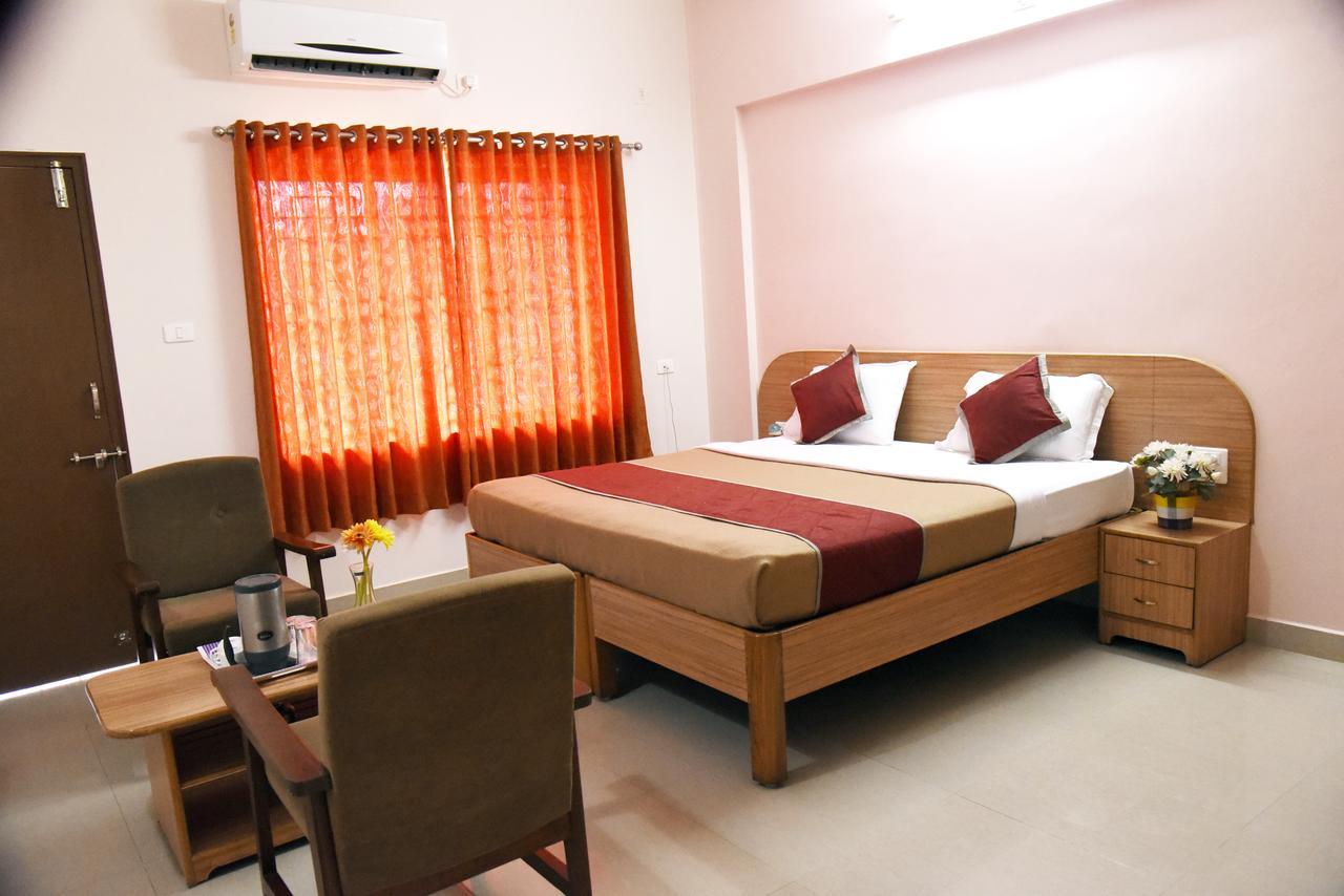 Slr Residency Hotell Subrahmanya Exteriör bild