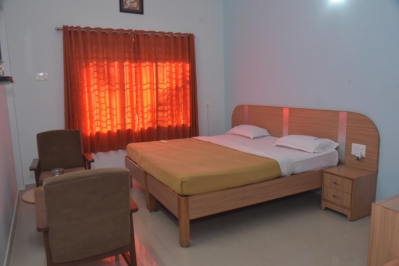 Slr Residency Hotell Subrahmanya Exteriör bild
