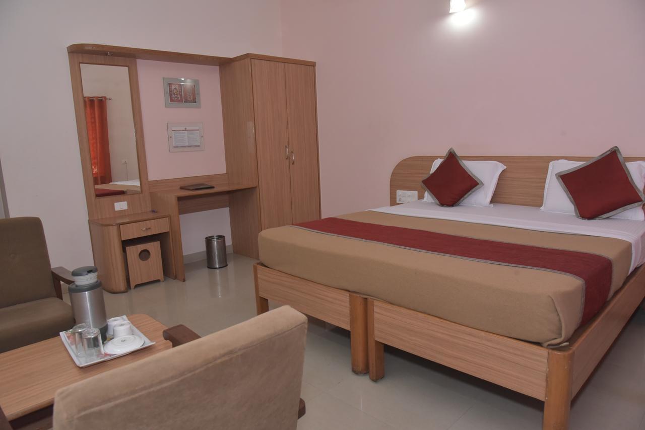 Slr Residency Hotell Subrahmanya Exteriör bild