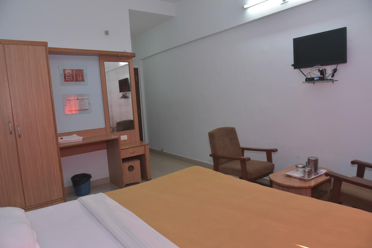 Slr Residency Hotell Subrahmanya Exteriör bild