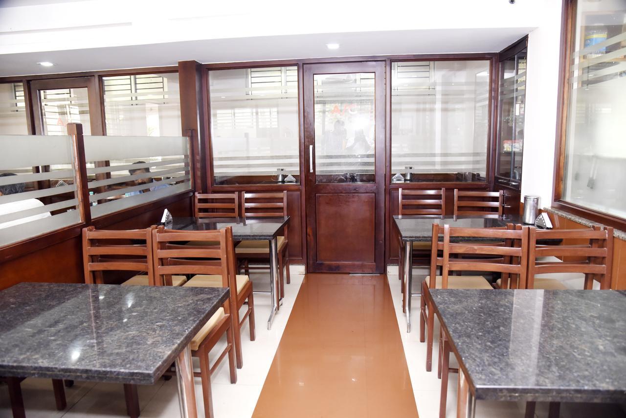 Slr Residency Hotell Subrahmanya Exteriör bild